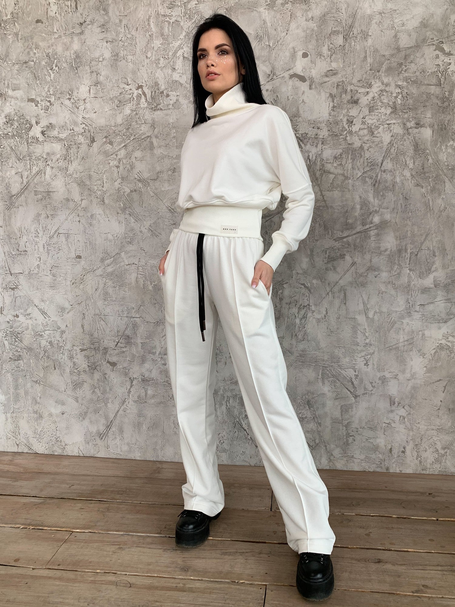 Cropped sweatshirt and flare pants set